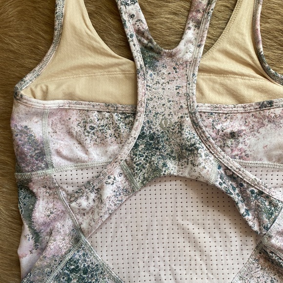 Lululemon workout athletic tank with built in bra - Picture 3 of 5